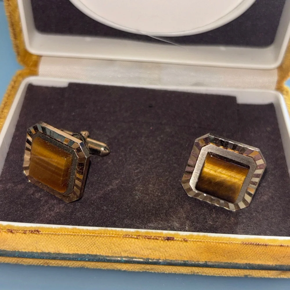New 1960s Swank Mens OS Brown Tiger Eye Gold Tone Square Vintage Cufflinks